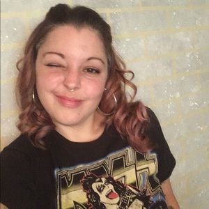 Meet your Posher, April